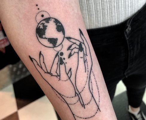 Tattoo, Best Tattoo, Colchester, Essex, Tattoo art, Tattoo Artist, Tattoos, Tattoo design, Top Tattoo, reds tattoo, anna kowacka, essex tattoo, colchester, tattoo ideas, linework, linework tattoo, outline, outline tattoo, hands, hand tattoo, earth, earth tattoo, planet